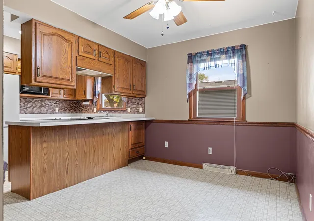 Photo 4 of Single family home for sale at 217 S Maple St, La Crescent, MN 55947 | MLS# 7167382 | Listing updated on 2026-10-31