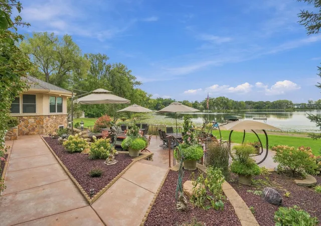 Photo 2 of Single family home for sale at 154 Twin Lake Blvd, Saint Paul, MN 55127 | MLS# 7167393 | Listing updated on 2026-10-30