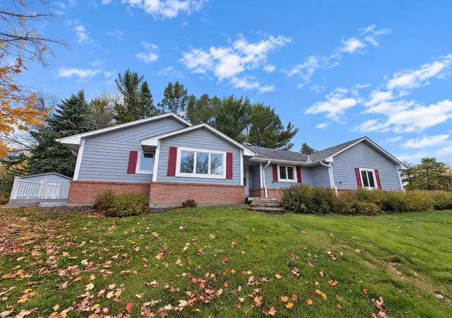 Single family home for sale at 3235 Park Overlook Dr, Saint Paul, MN 55126 | MLS# 7167421