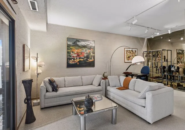 Photo 4 of Condo for sale at 1235 Yale Pl #1201, Minneapolis, MN 55403 | MLS# 7167475 | Listing updated on 2026-10-31