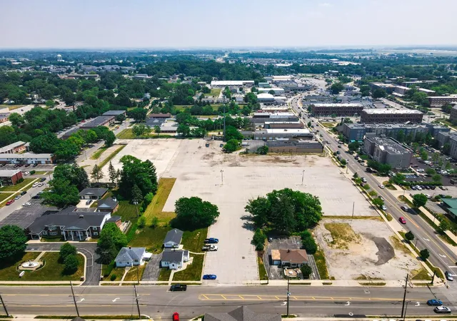 Photo 1 of Sale Pending at 1201 1209 E Lincolnway, Valparaiso, IN 46383 | MLS# 531821 | Listing updated on 2025-02-06