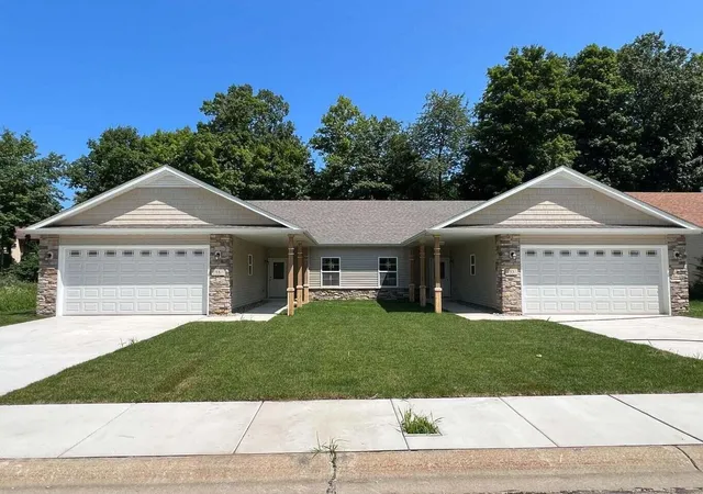 Photo 1 of Townhouse for sale at 52 Victoria Cir, La Porte, IN 46350 | MLS# 800835 | Listing updated on 2026-09-14