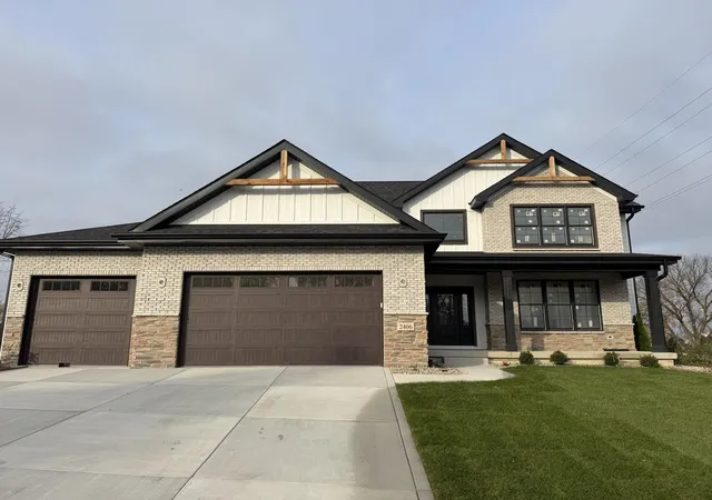 Photo 2 of Single family home for sale at 2412 Apple Ct, Schererville, IN 46375 | MLS# 836157 | Listing updated on 2026-10-26