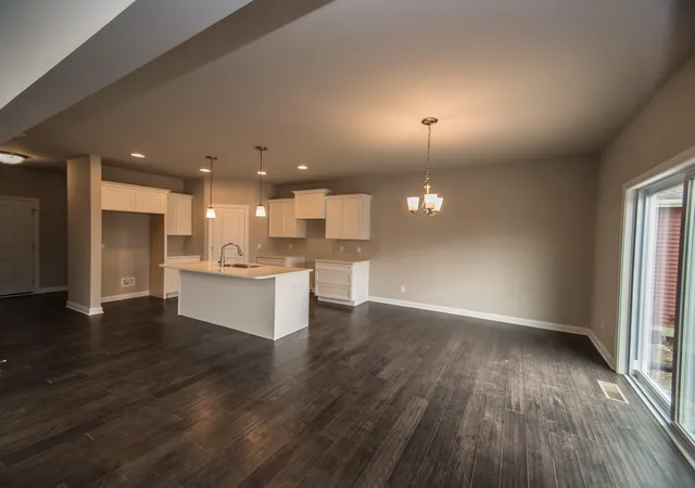 5th image of 1752 Forest Ridge Dr, Valparaiso, IN 46385 | MLS# 809968