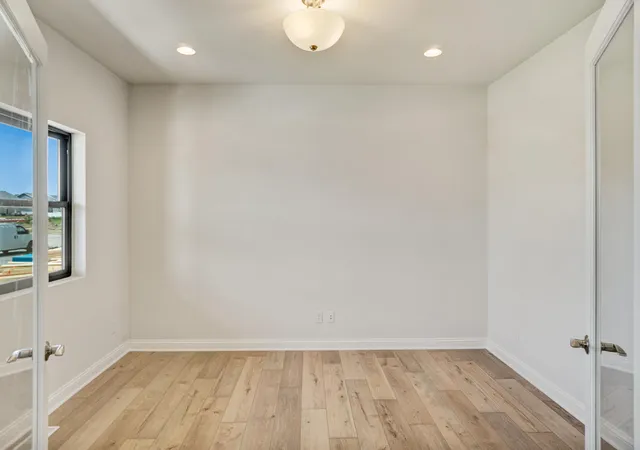2nd image of 1660 Forest Ridge Dr, Valparaiso, IN 46385 | MLS# 810019