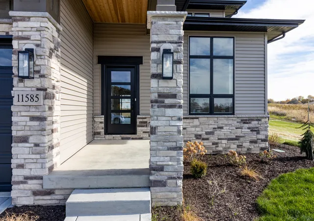 4th image of 1757 Forest Ridge Dr, Valparaiso, IN 46385 | MLS# 810040
