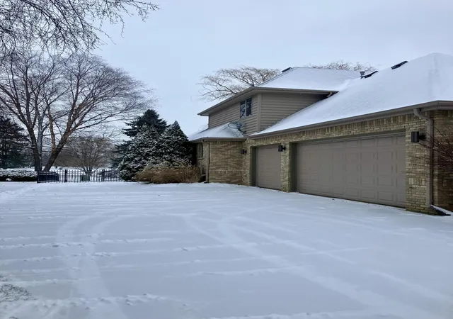 3rd image of 1837 Cherrywood Ln, Munster, IN 46321 | MLS# 815209