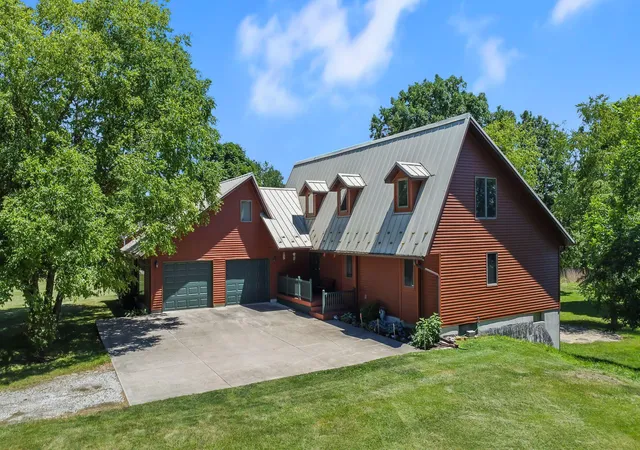 Photo 1 of Single family home for sale at 112 E 900 North, La Porte, IN 46350 | MLS# 815986 | Listing updated on 2026-08-23