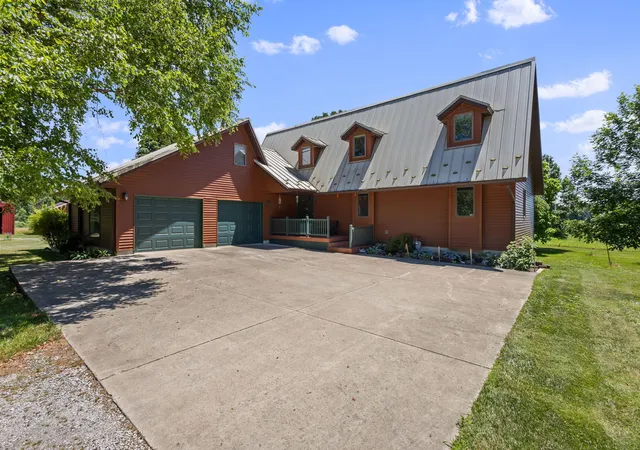 Photo 2 of Single family home for sale at 112 E 900 North, La Porte, IN 46350 | MLS# 815986 | Listing updated on 2026-08-23