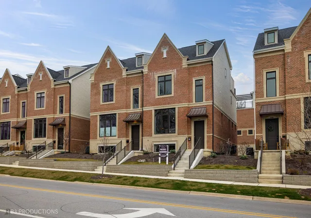 Photo 2 of Townhouse for sale at 103 Valparaiso St, Valparaiso, IN 46383 | MLS# 820282 | Listing updated on 2026-09-21