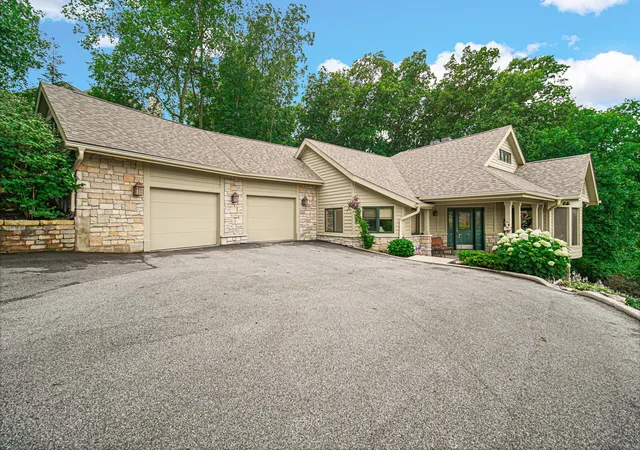 2nd image of 54 Braemar Dr, Valparaiso, IN 46385 | MLS# 828032