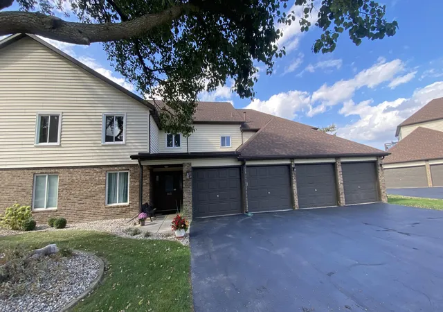 Photo 1 of Condo for sale at 5035 Spinnaker Ln #C, Crown Point, IN 46307 | MLS# 829122 | Listing updated on 2026-10-02