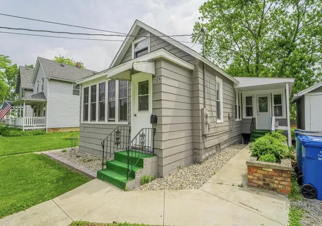 3rd image of 150 N Ridge St, Crown Point, IN 46307 | MLS# 829436