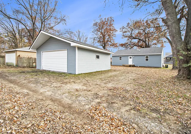 Homes for sale in Lake Station, IN | 4124 Liverpool Rd, Lake Station, IN 46405 | MLS# 831017