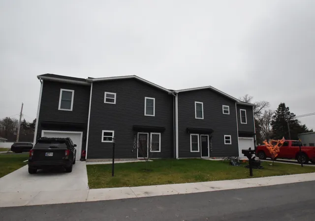 2nd image of 150 152 N 16th St, Chesterton, IN 46304 | MLS# 831008