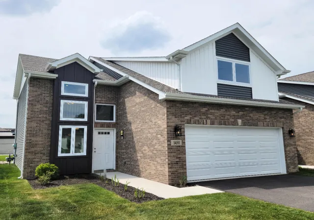 1st image of 1450 Lake St, Hobart, IN 46342 | MLS# 831903