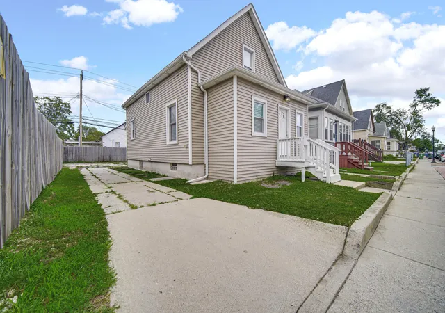 Single family home for sale at 1109 Truman St, Hammond, IN 46320 | MLS# 842648