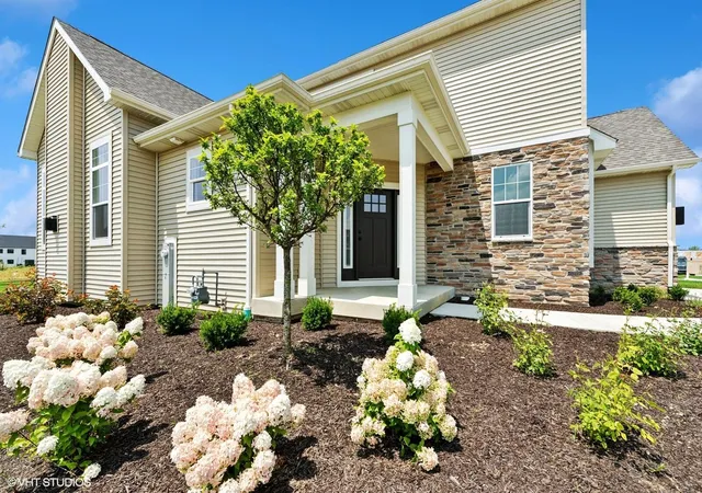 2nd image of 801 Idlewild Ln, Chesterton, IN 46304 | MLS# 832895