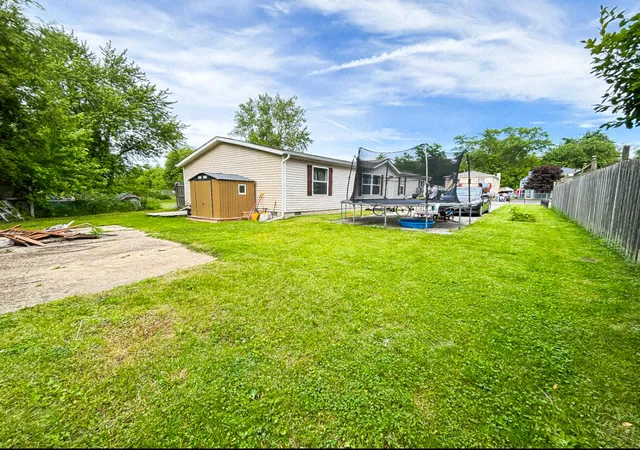 Homes for sale in Lake Station, IN | 2670 Allen St, Lake Station, IN 46405 | MLS# 833686