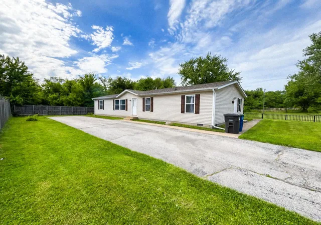 Homes for sale in Lake Station, IN | 2670 Allen St, Lake Station, IN 46405 | MLS# 833686