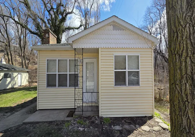 1st image of 801 N Shelby St, Gary, IN 46403 | MLS# 833850