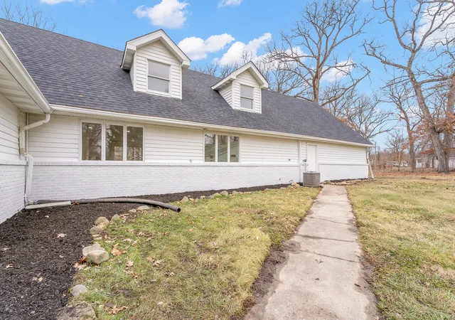 Photo 4 of Single family home for sale at 14610 Colfax Pl, Crown Point, IN 46307 | MLS# 835191 | Listing updated on 2026-10-07