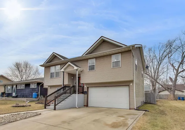 2nd image of 6720 Carolina Ave, Hammond, IN 46323 | MLS# 834254