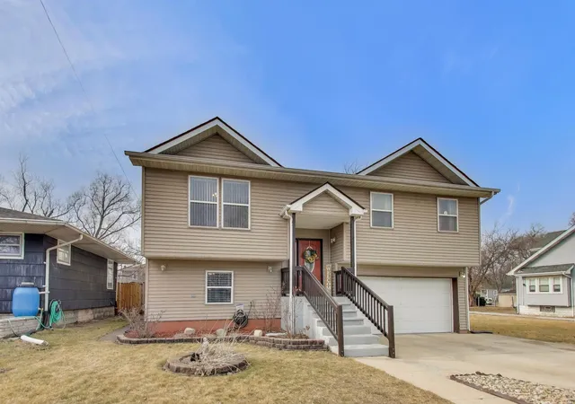 3rd image of 6720 Carolina Ave, Hammond, IN 46323 | MLS# 834254