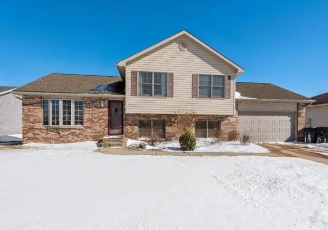 Photo 1 of Single family home for sale at 2911 Airport Rd, Portage, IN 46368 | MLS# 834291 | Listing updated on 2026-04-11