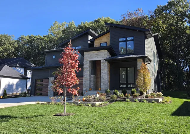 Photo 3 of Single family home for sale at 85 Eskir Ln, Crown Point, IN 46307 | MLS# 834538 | Listing updated on 2026-10-20