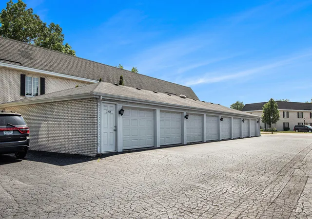 3rd image of 2305 Martha St #D2, Highland, IN 46322 | MLS# 834591