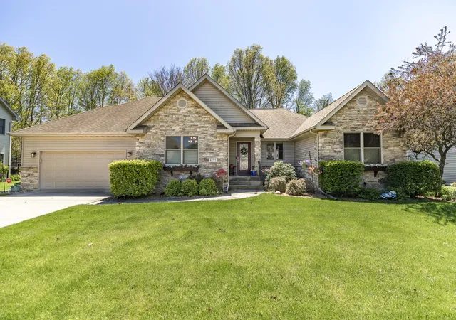 Homes for sale in Chesterton, IN | 4171 Westwood Ln S, Chesterton, IN 46304 | MLS# 838949