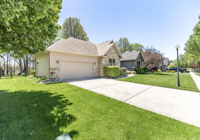 Homes for sale in Chesterton, IN | 4171 Westwood Ln S, Chesterton, IN 46304 | MLS# 838949