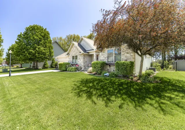 Homes for sale in Chesterton, IN | 4171 Westwood Ln S, Chesterton, IN 46304 | MLS# 838949