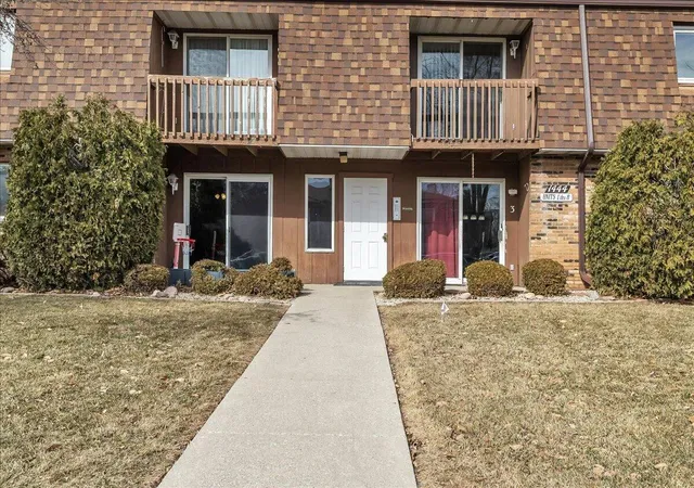 Photo 1 of Sale Pending at 1444 Woodview Dr, Schererville, IN 46375 | MLS# 834784 | Listing updated on 2026-10-01
