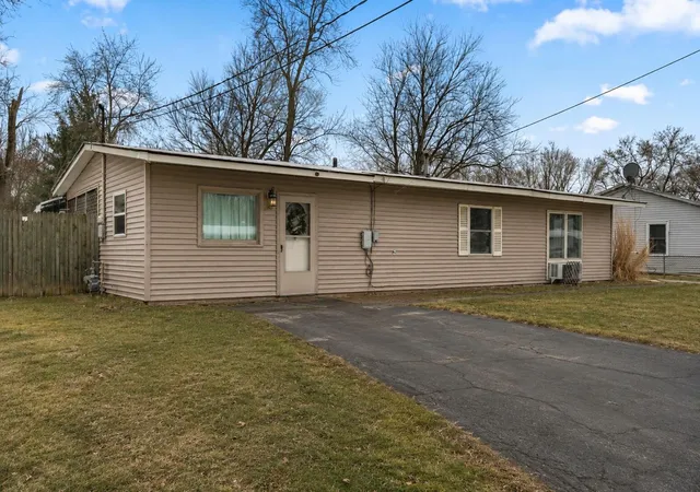 1st image of 407 Michigami Trl, Chesterton, IN 46304 | MLS# 835565