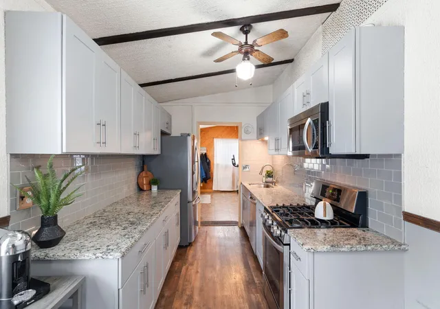 Photo 3 of Sale Pending at 407 Michigami Trl, Chesterton, IN 46304 | MLS# 835565 | Listing updated on 2026-09-23