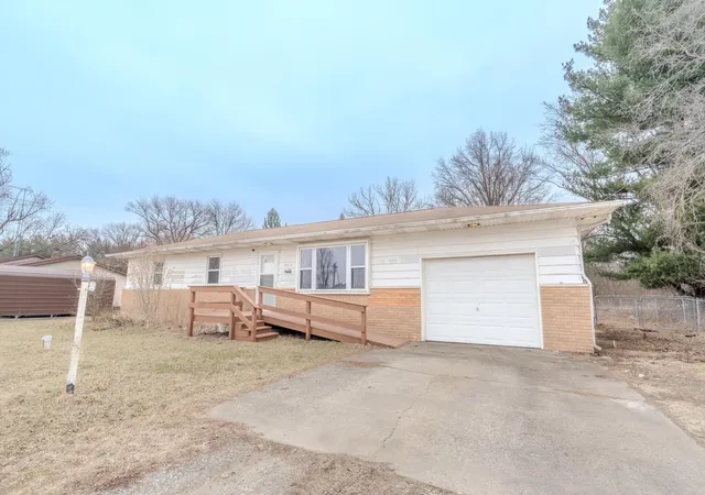 Homes for sale in Knox, IN | 2615 E 100 S, Knox, IN 46534 | MLS# 835079