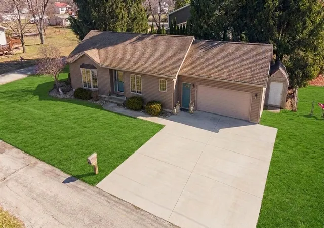 Photo 3 of Single family home for sale at 4100 East Dr, Knox, IN 46534 | MLS# 835264 | Listing updated on 2026-08-25