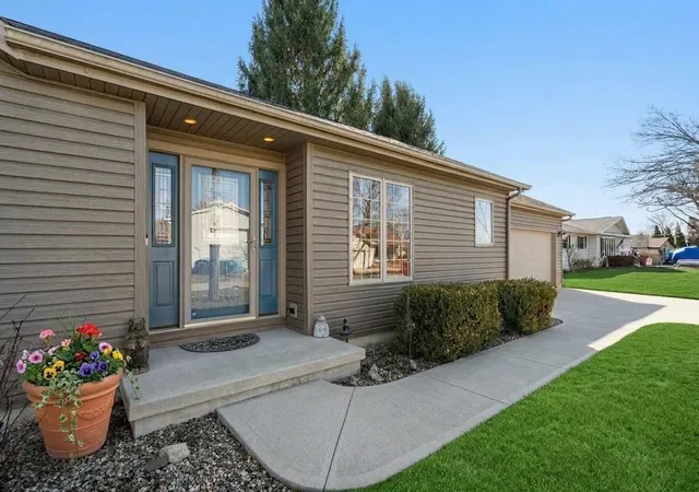 Photo 3 of Single family home for sale at 4100 East Dr, Knox, IN 46534 | MLS# 835264 | Listing updated on 2026-09-26