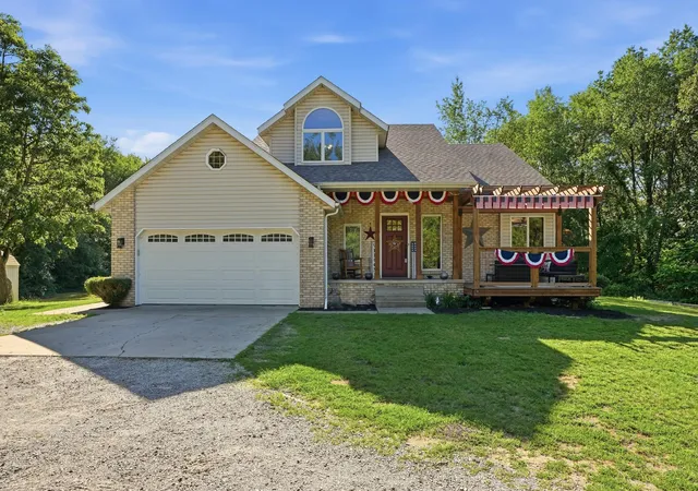 Photo 2 of Sale Pending at 9610 N 250 East, Wheatfield, IN 46392 | MLS# 835337 | Listing updated on 2026-10-06