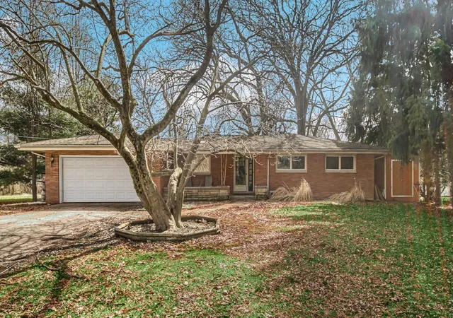Homes for sale in Merrillville, IN | 2445 Woodlane Dr, Merrillville, IN 46410 | MLS# 835868
