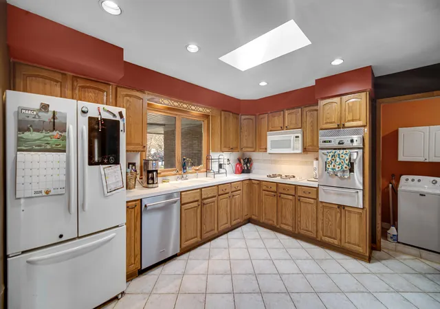 Homes for sale in Merrillville, IN | 2445 Woodlane Dr, Merrillville, IN 46410 | MLS# 835868