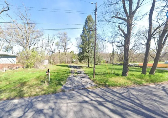 Homes for sale in Lake Station, IN | 4034 Schneider St, Lake Station, IN 46405 | MLS# 835966