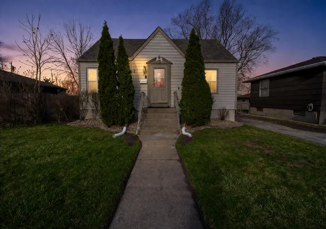 Homes for sale in Griffith, IN | 214 N Dwiggins St, Griffith, IN 46319 | MLS# 836044