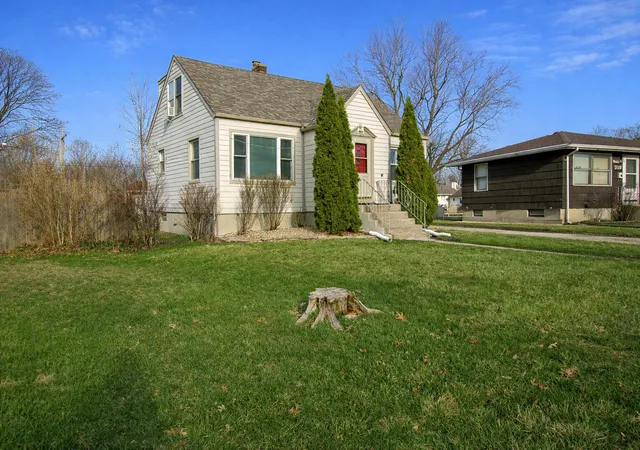 Homes for sale in Griffith, IN | 214 N Dwiggins St, Griffith, IN 46319 | MLS# 836044