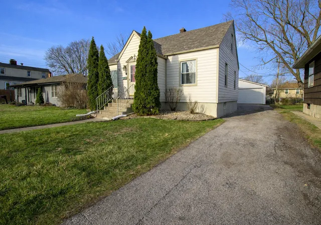 Homes for sale in Griffith, IN | 214 N Dwiggins St, Griffith, IN 46319 | MLS# 836044