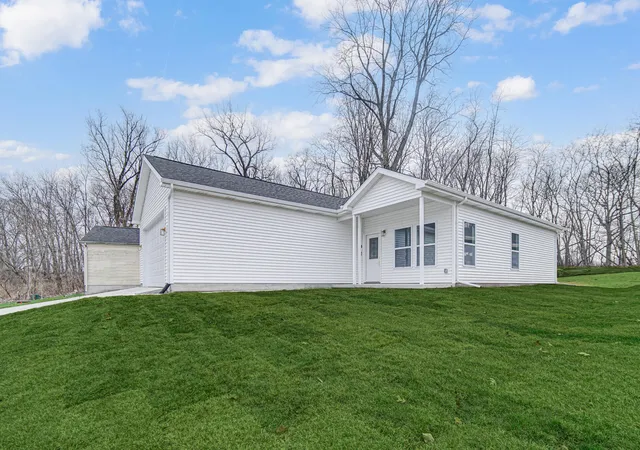 Homes for sale in Lake Station, IN | 3941 Riverdale Ave, Lake Station, IN 46405 | MLS# 836206