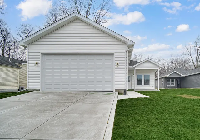 Homes for sale in Lake Station, IN | 3941 Riverdale Ave, Lake Station, IN 46405 | MLS# 836206