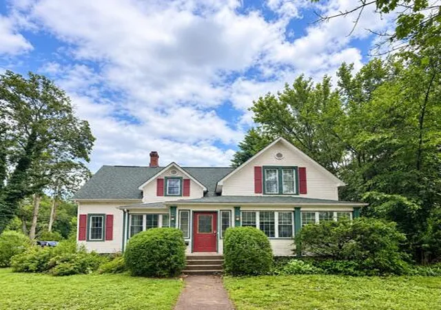 Photo 1 of Single family home for sale at 303 E Porter Ave, Chesterton, IN 46304 | MLS# 837425 | Listing updated on 2026-10-19